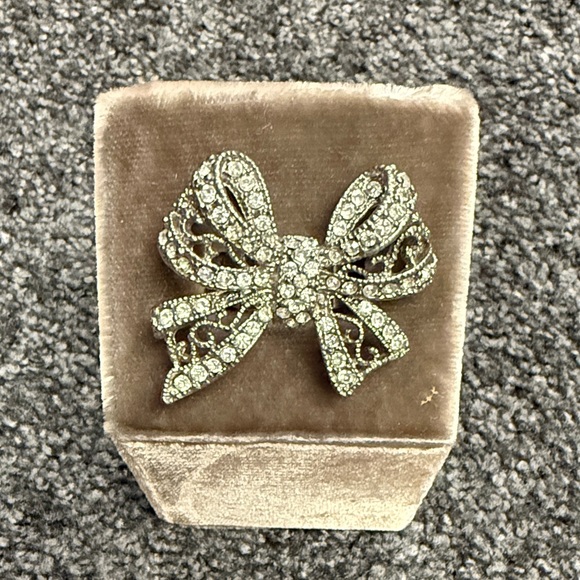 Rhinestone Bow Ring - Picture 1 of 3